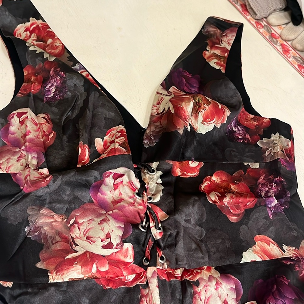 Floral low cut jump suit silky
